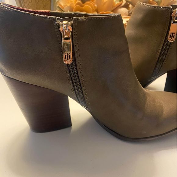Tommy Hilfiger Ankle Boots, size 8 1/2‎ M - Picture 5 of 8